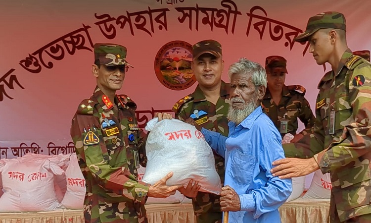 ছিন্নমূল পরিবারের মাঝে ইফতার সামগ্রী বিতরণ