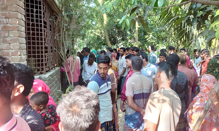 প্রবাসীর স্ত্রীকে গলা কেটে হত্যা