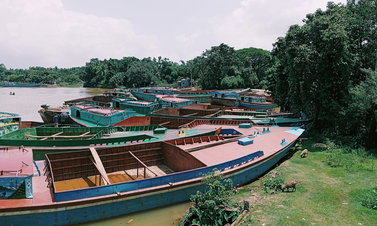 দুর্বৃত্তদের বাধায় যাদুকাটা বালুমহালে রয়্যালটি আদায় বন্ধ