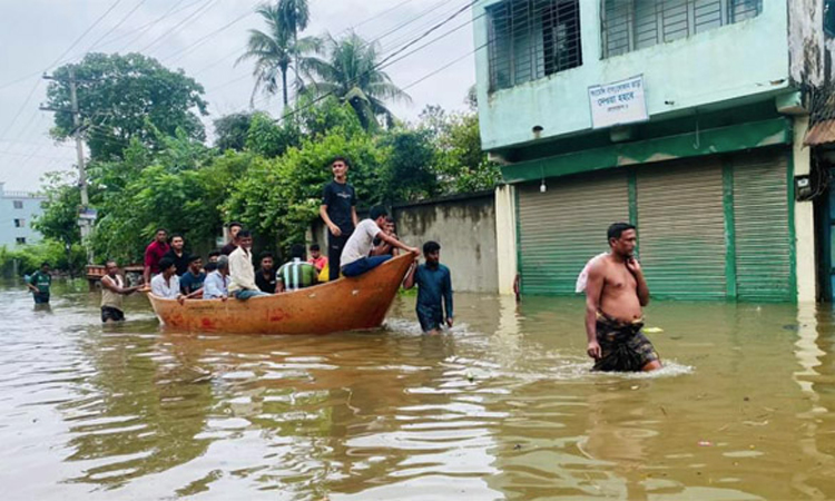 বৃষ্টি-ঢলে ডুবেছে জনপদ