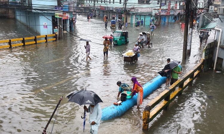 বন্যায় বিপর্যস্ত ১২ জেলা, মৃত্যু ১৩