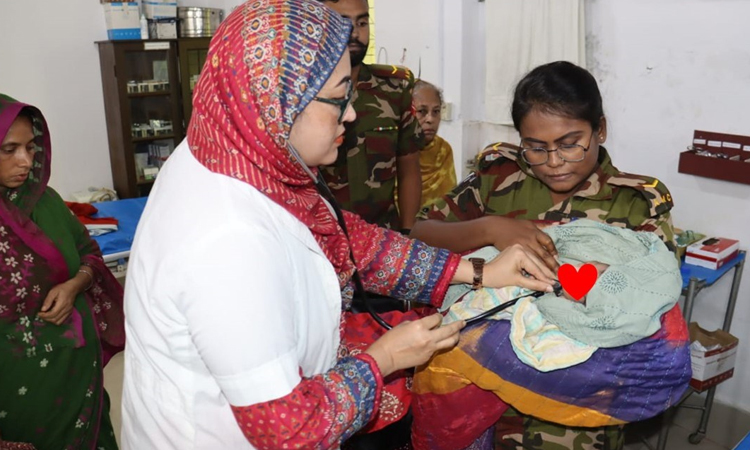 সন্তানের মা হলেন ফেনী থেকে হেলিকপ্টারে আনা সেই নারী