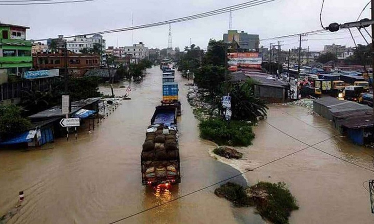 পানির নিচে ঢাকা-চট্টগ্রাম মহাসড়ক, ভয়াবহ যানজট