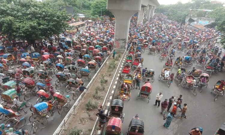 আনসারের পর এবার সড়ক অবরোধ রিকশাওয়ালাদের