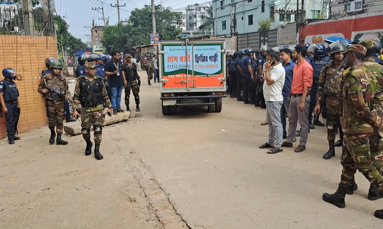 নিহত শ্রমিকের পরিবারকে ৫ লাখ টাকা ক্ষতিপূরণ