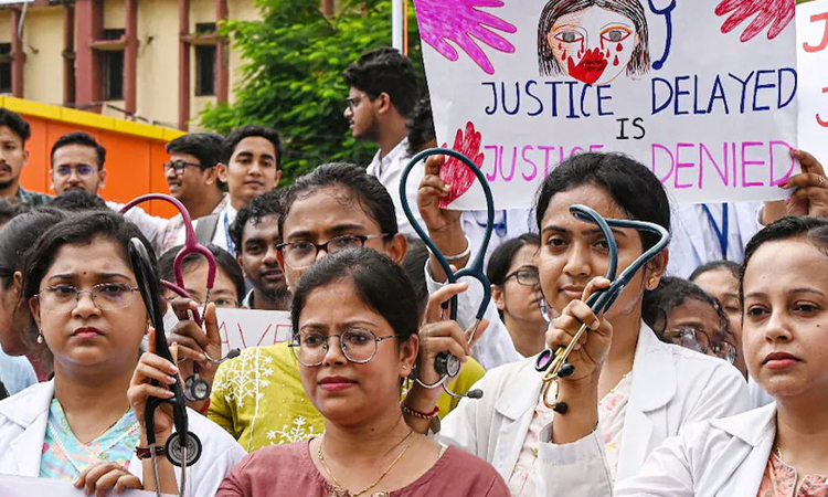 আন্দোলন ছেড়ে কাজে ফিরছেন জুনিয়র চিকিৎসকরা