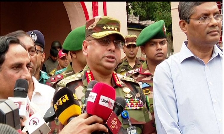 মাঠে আছি, আপনারা নির্ভয়ে পূজামণ্ডপে যাবেন: সেনাপ্রধান