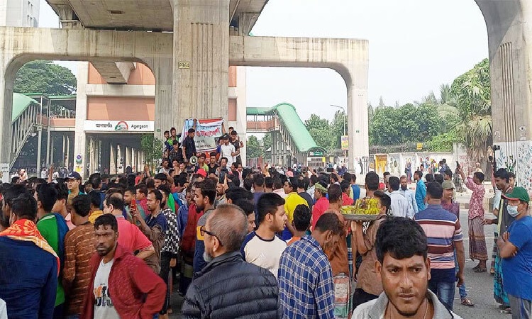 ফের আগারগাঁওয়ে ব্যাটারিচালিত রিকশাচালকদের সড়ক অবরোধ