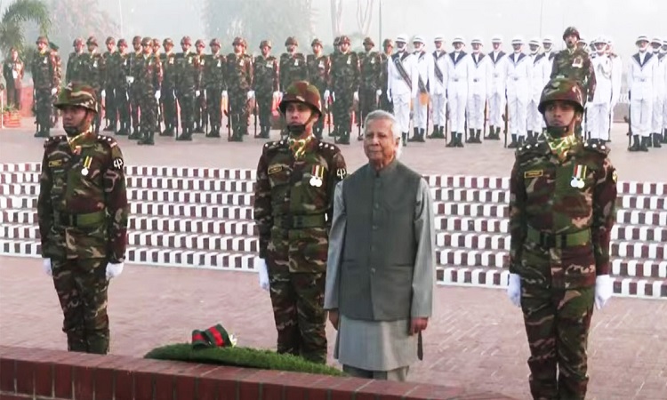 জাতীয় স্মৃতিসৌধে প্রধান উপদেষ্টার শ্রদ্ধা নিবেদন